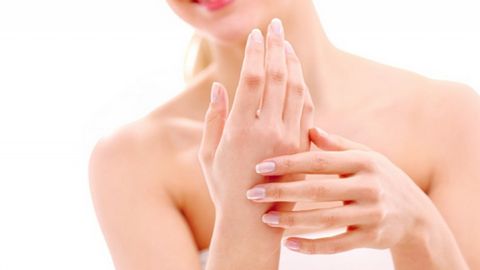 Chăm sóc da tay thể nào để trẻ hóa đôi tay