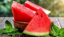 Chiêm bao thấy dưa hấu đánh con gì