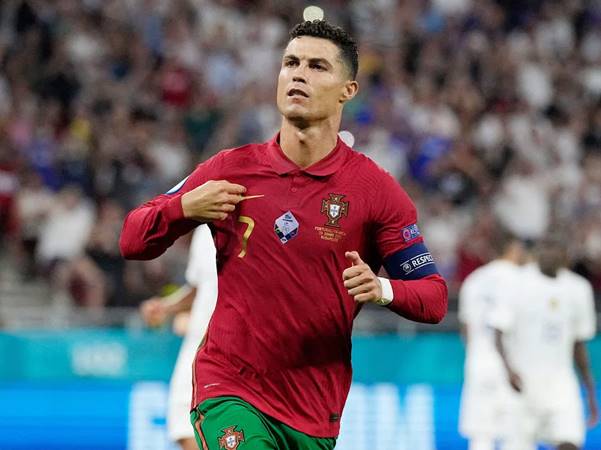 Cristiano Ronaldo - Ngôi sao lớn nhất - Huyền thoại bóng đá Bồ Đào Nha