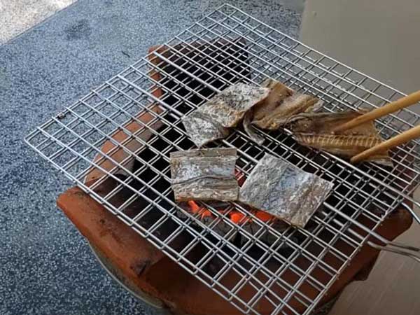 Cá hố 1 nắng nướng than rất đậm chất “biển”