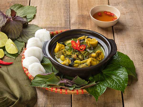 Ốc om chuối đậu là một món ăn dân dã mang đậm hương vị của vùng đồng bằng Bắc Bộ