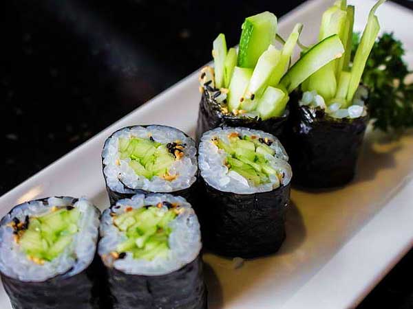 Dưa leo Nhật thường được sử dụng trong các cuộn sushi đơn giản, đặc biệt là maki chay