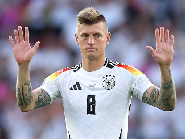 Toni Kroos với chiếc áo số 8 huyền thoại