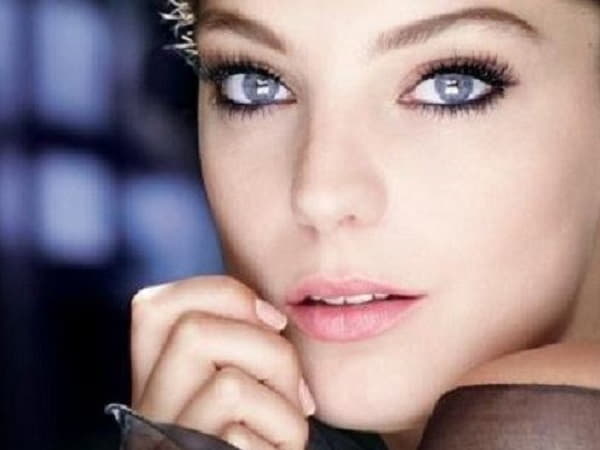 Đôi môi hồng hào là nét tướng phụ nữ sống thọ