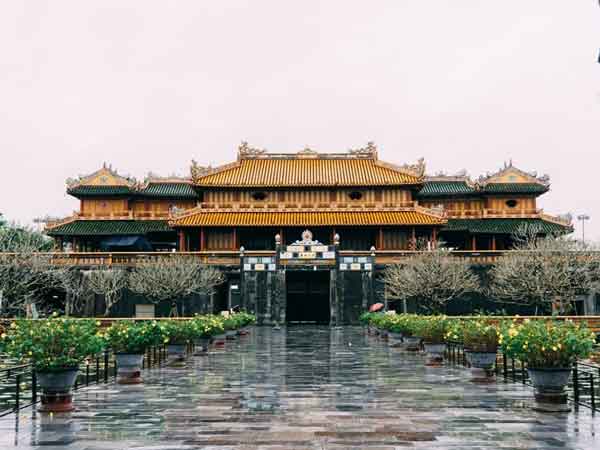 Du lịch Huế mùa đông mang vẻ đẹp trầm mặc và cổ kính