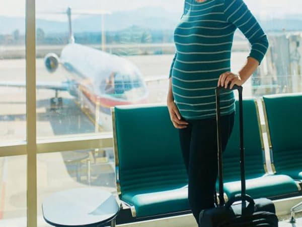 Các yếu tố rủi ro khi đi máy bay trong thai kỳ