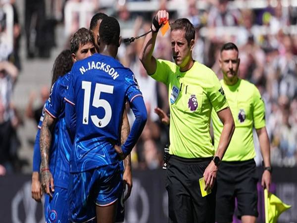 Pat Nevin chỉ trích Maresca
