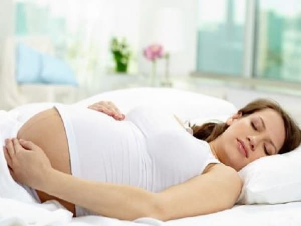 Vậy bầu nên nằm ngửa không?