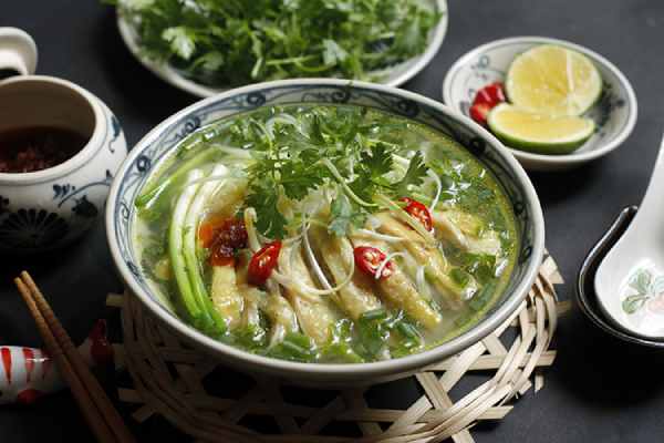 Các bước chi tiết cách nấu phở gà miền Bắc chuẩn vị