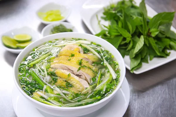 Cách nấu phở gà miền Bắc thơm ngon ai ăn cũng khen