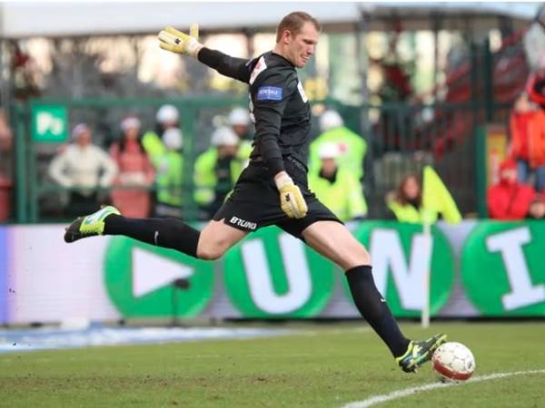 Top những thủ môn cao nhất thế giới trong lịch sử bóng đá