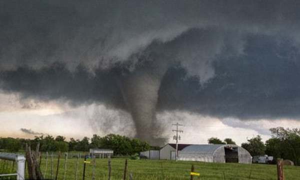 Mơ thấy lốc xoáy phá hủy nhà cửa