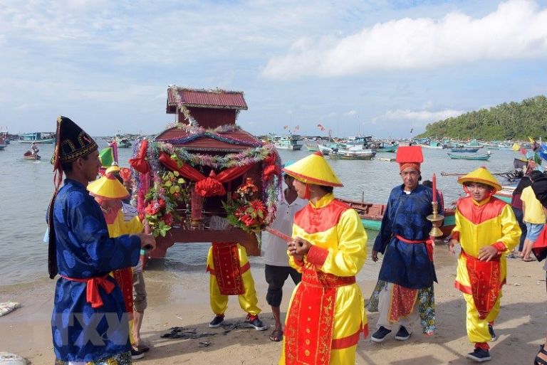 lễ hội ở hòn câu