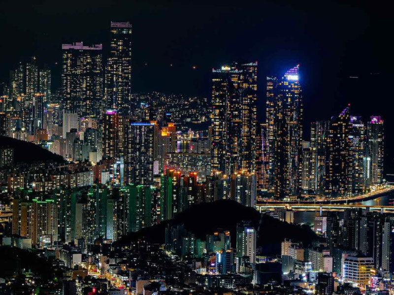 busan-ve-dem-hap-dan-du-khach