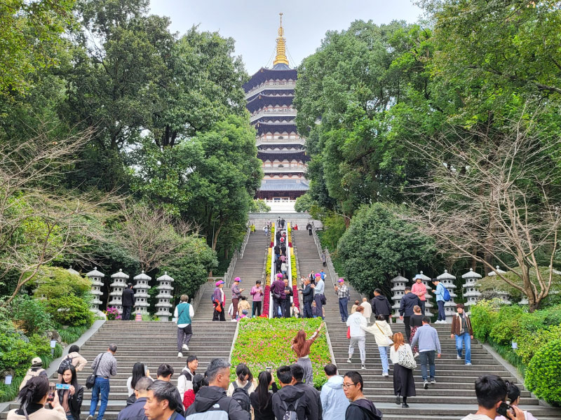 cau-nhan-duyen-o-thap-loi-phong