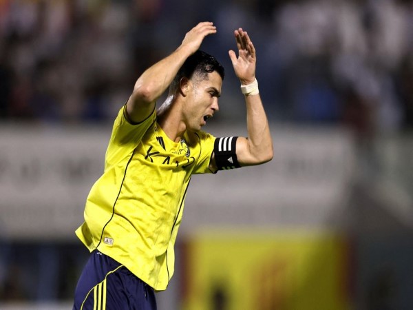Tin Al Nassr: Ronaldo hứng chỉ trích dữ dội sau cú sảy chân