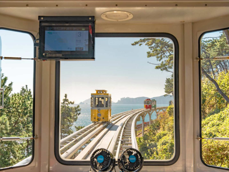 trai-nghiem-tau-lua-Haeundae-Blue-Line-Park